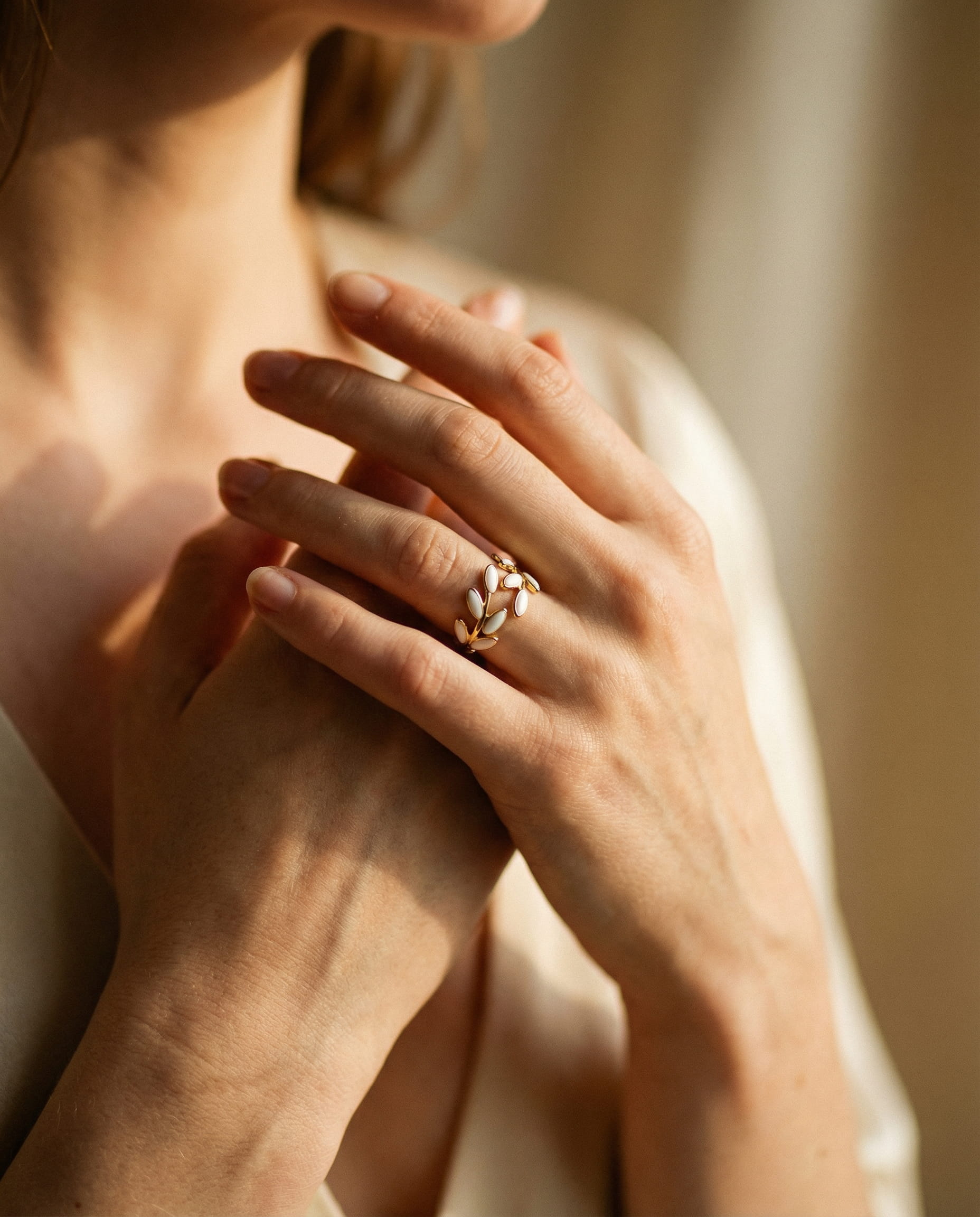 Alloy Mother-of-Pearl Leaf Ring