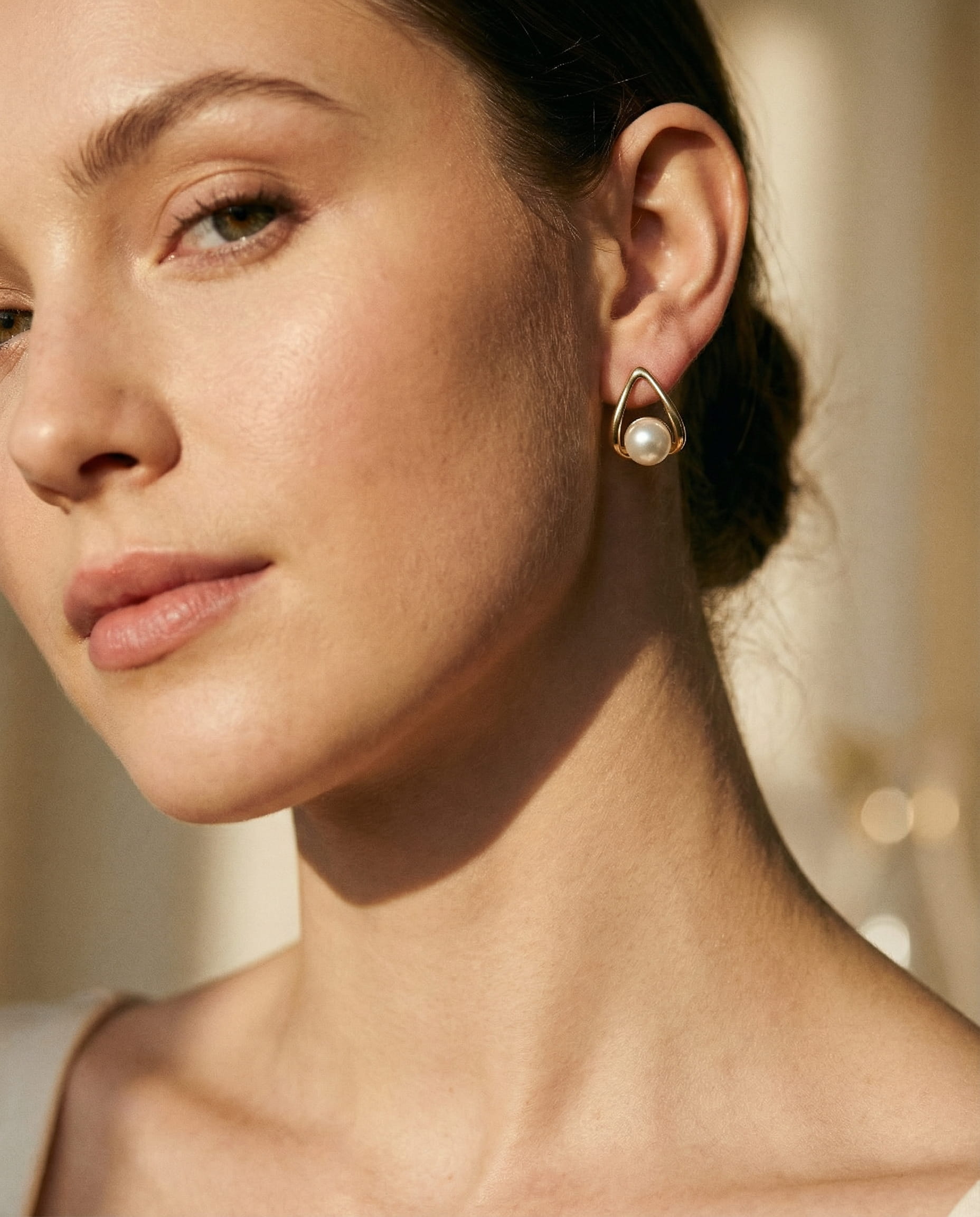 Elegant Hollow Triangle Pearl Earrings