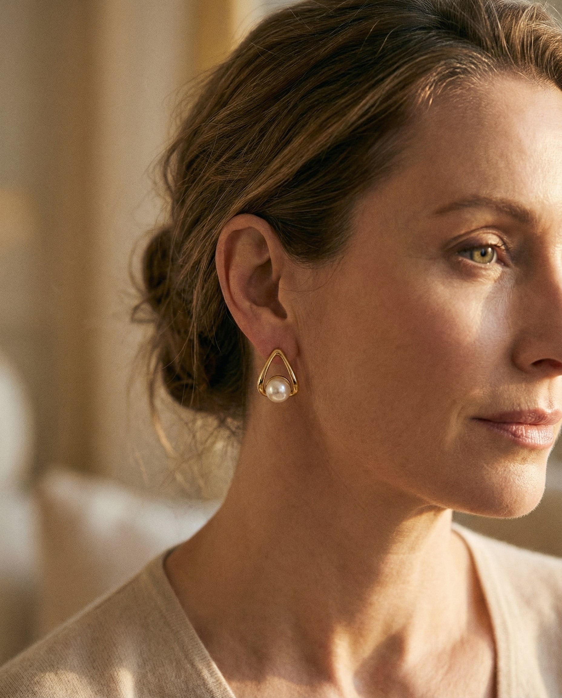 Elegant Hollow Triangle Pearl Earrings