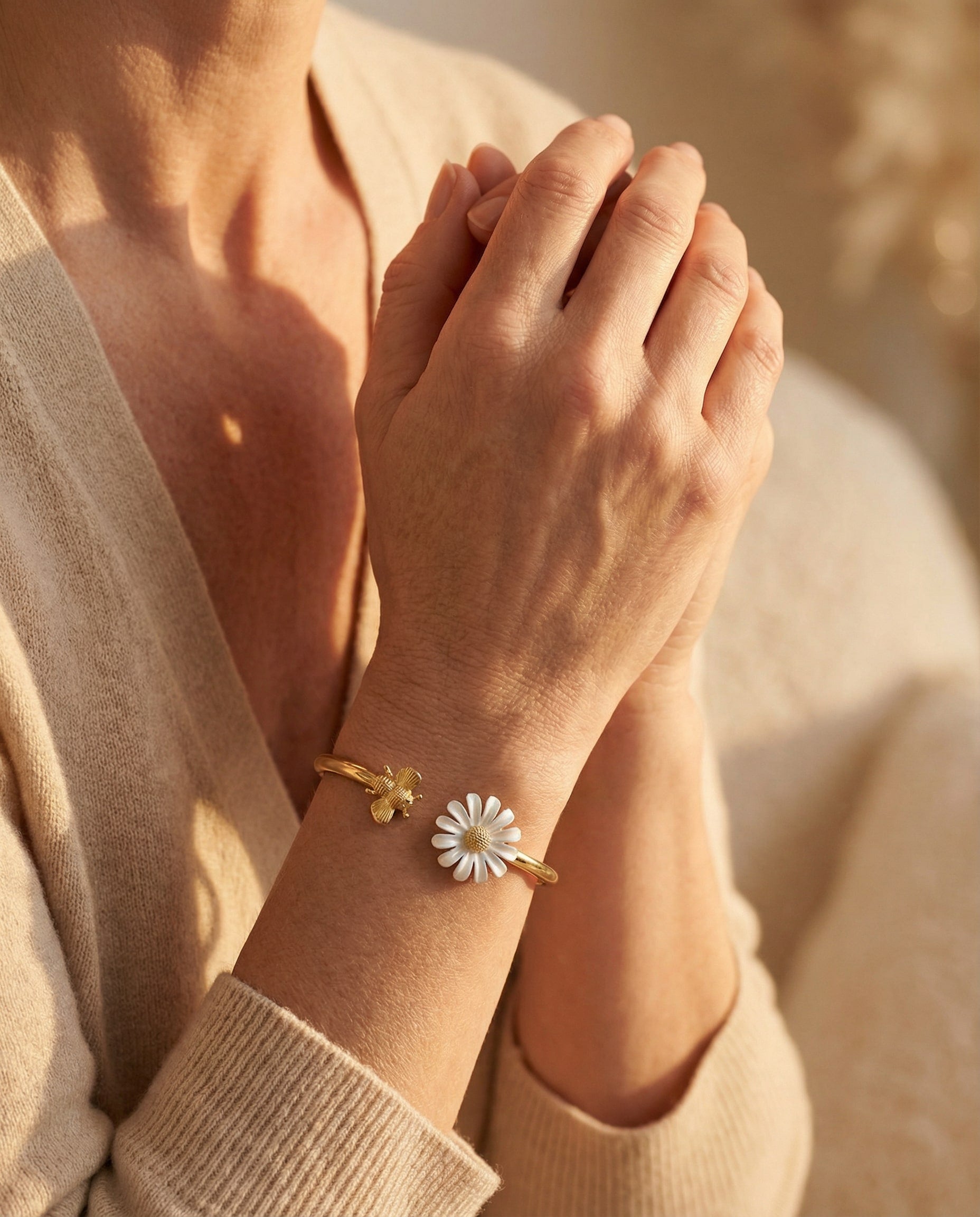 Vintage Gold Daisy & Bee Bracelet
