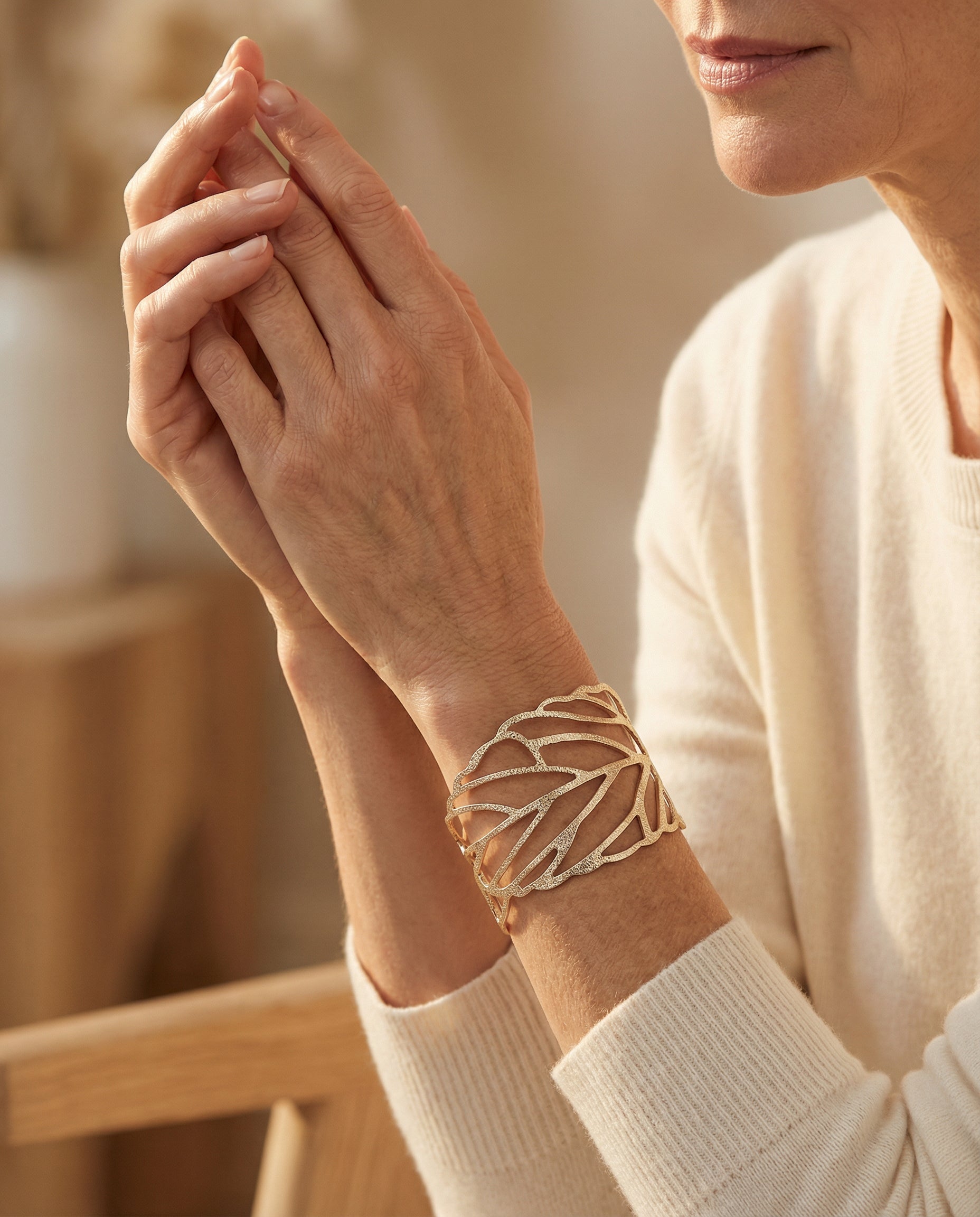 Vintage Leaf Design Bangle