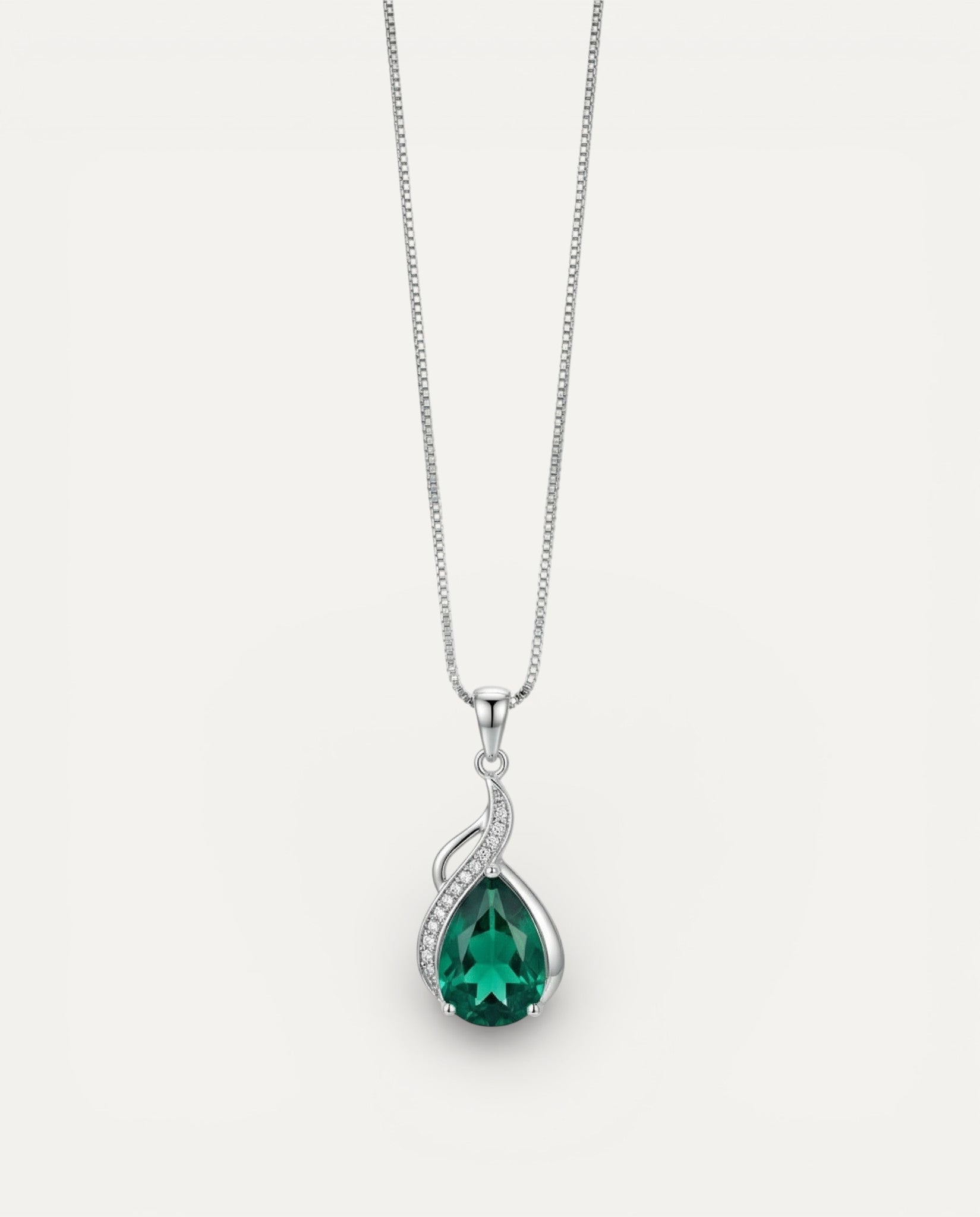 Leonia Emerald Stone Necklace