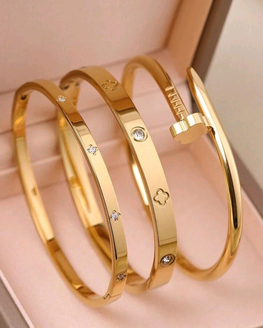 Pulseiras Prego com Trevo de Quatro Folhas Banhadas a Ouro 18K