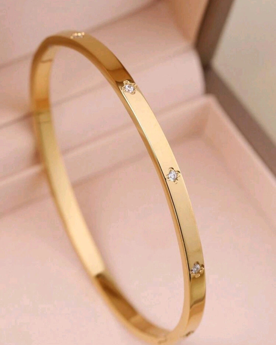 Pulseiras Prego com Trevo de Quatro Folhas Banhadas a Ouro 18K