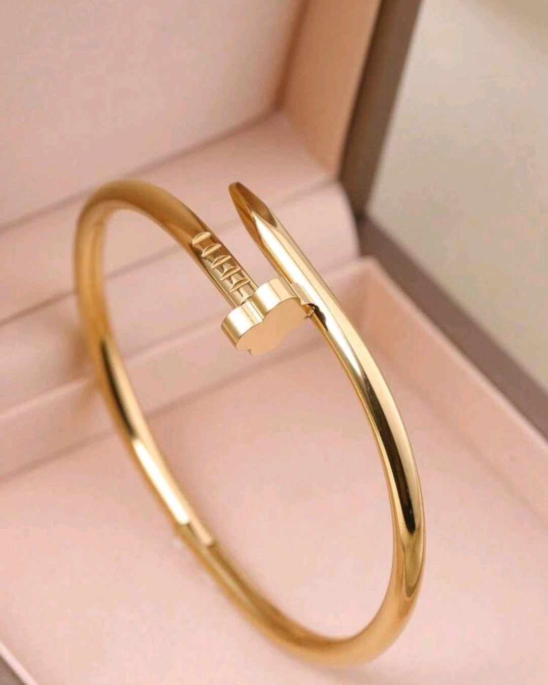 Pulseiras Prego com Trevo de Quatro Folhas Banhadas a Ouro 18K