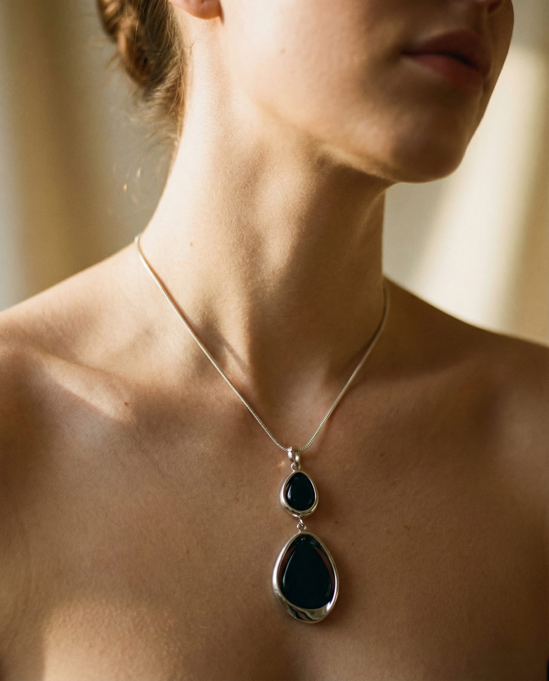 Elegant Vintage Black Stone Pendant Necklace