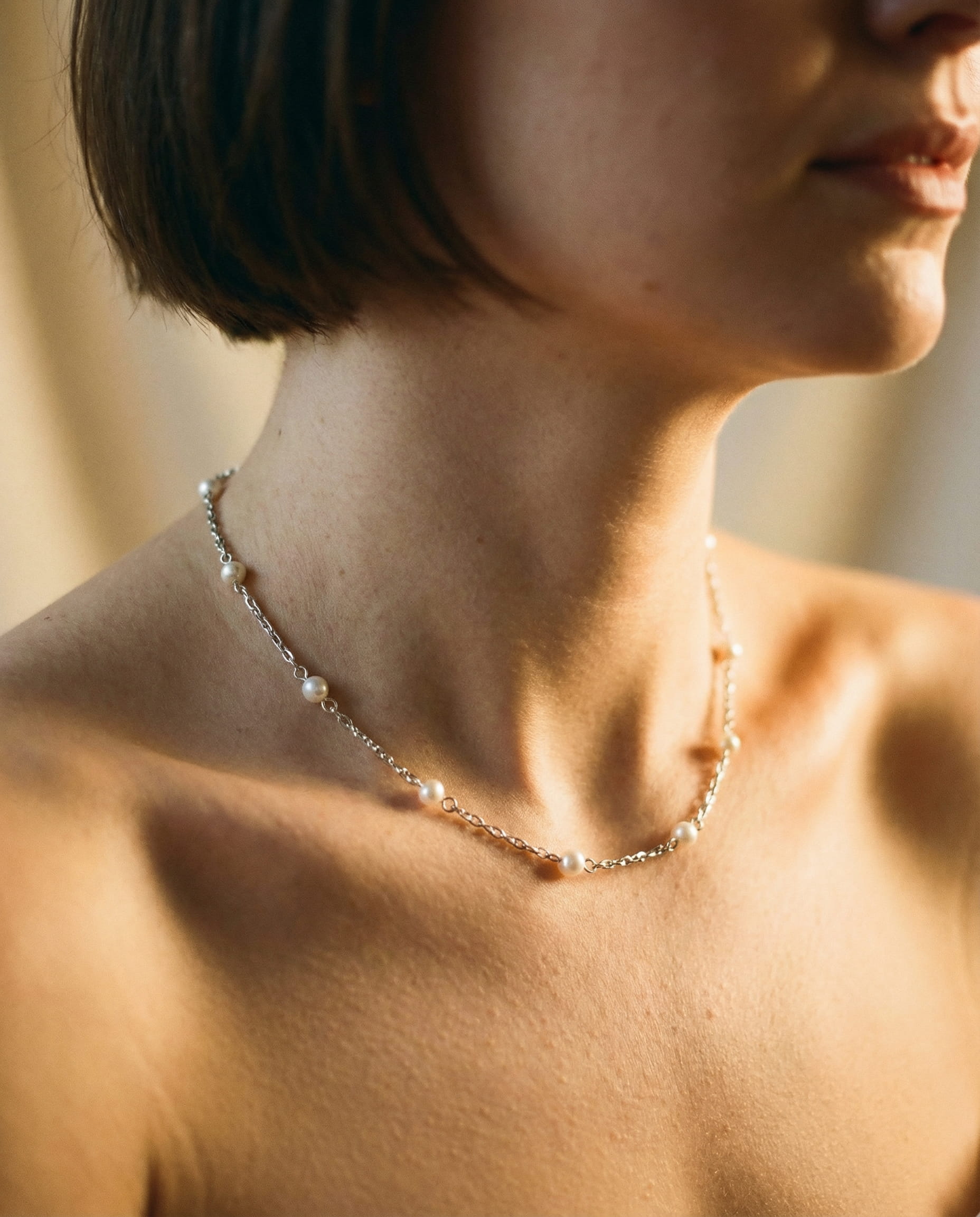 Elegant Sparkling Pearl Necklace