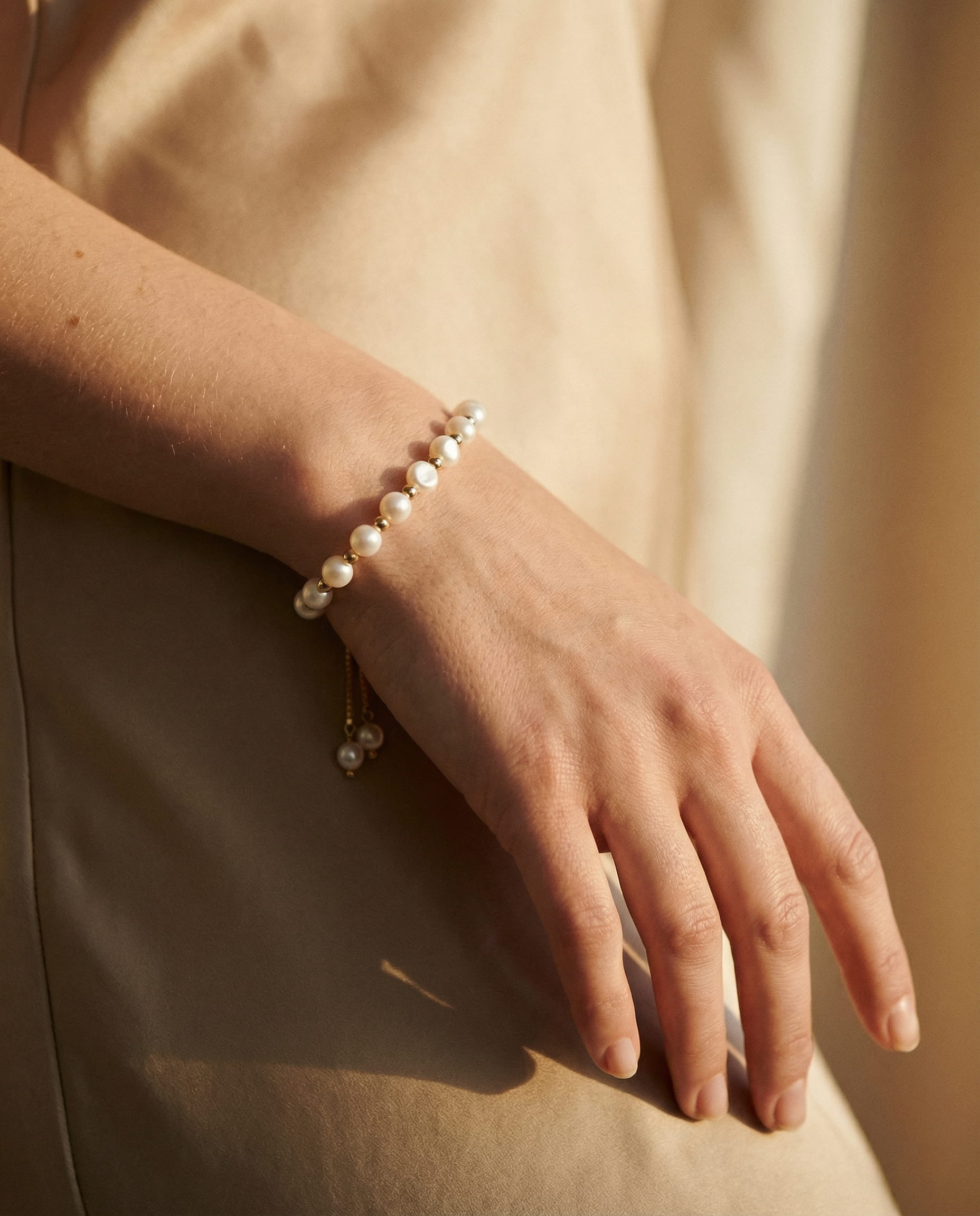 Vintage White Pearl and Gold Bracelet
