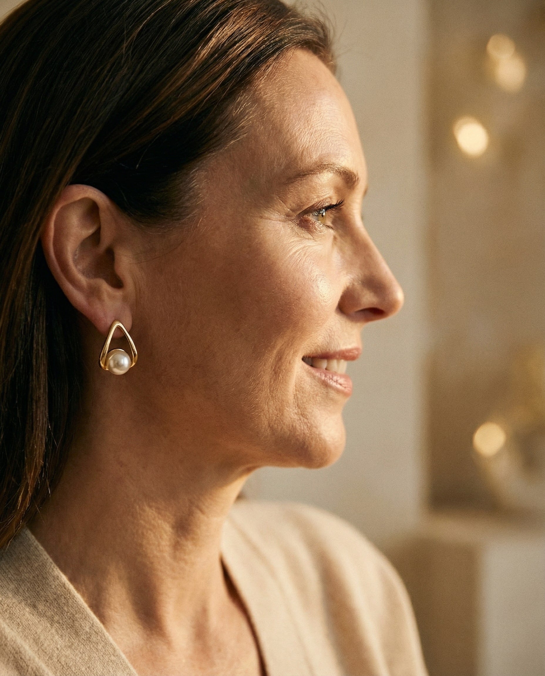 Elegant Hollow Triangle Pearl Earrings