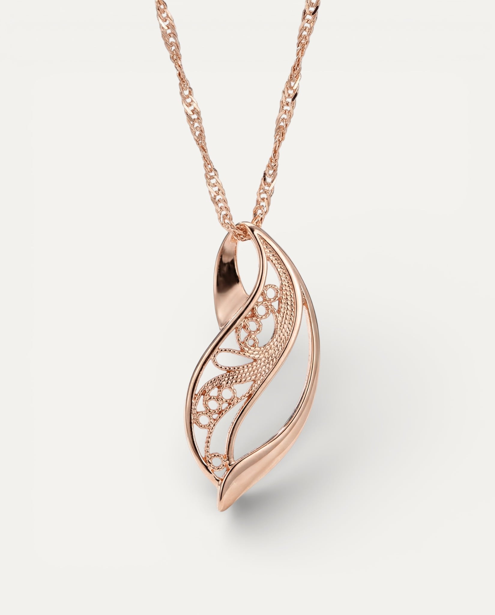 Elegant Harmonious Gold Necklace