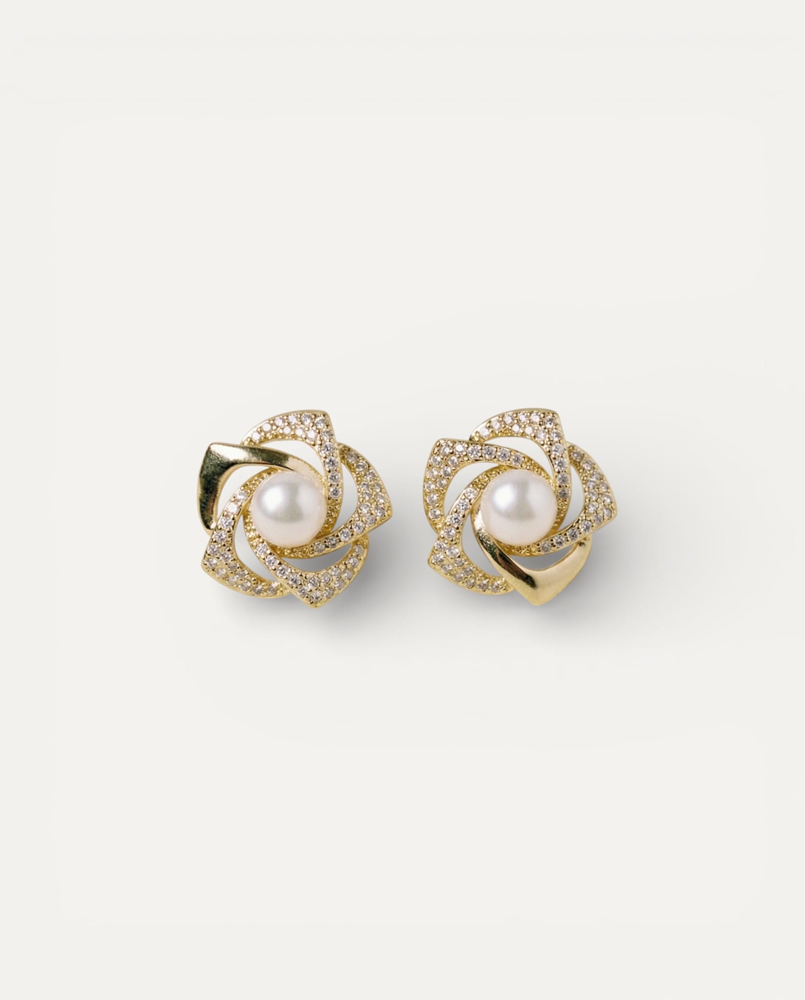 Elegant Sparkling Spiral Pearl Earrings